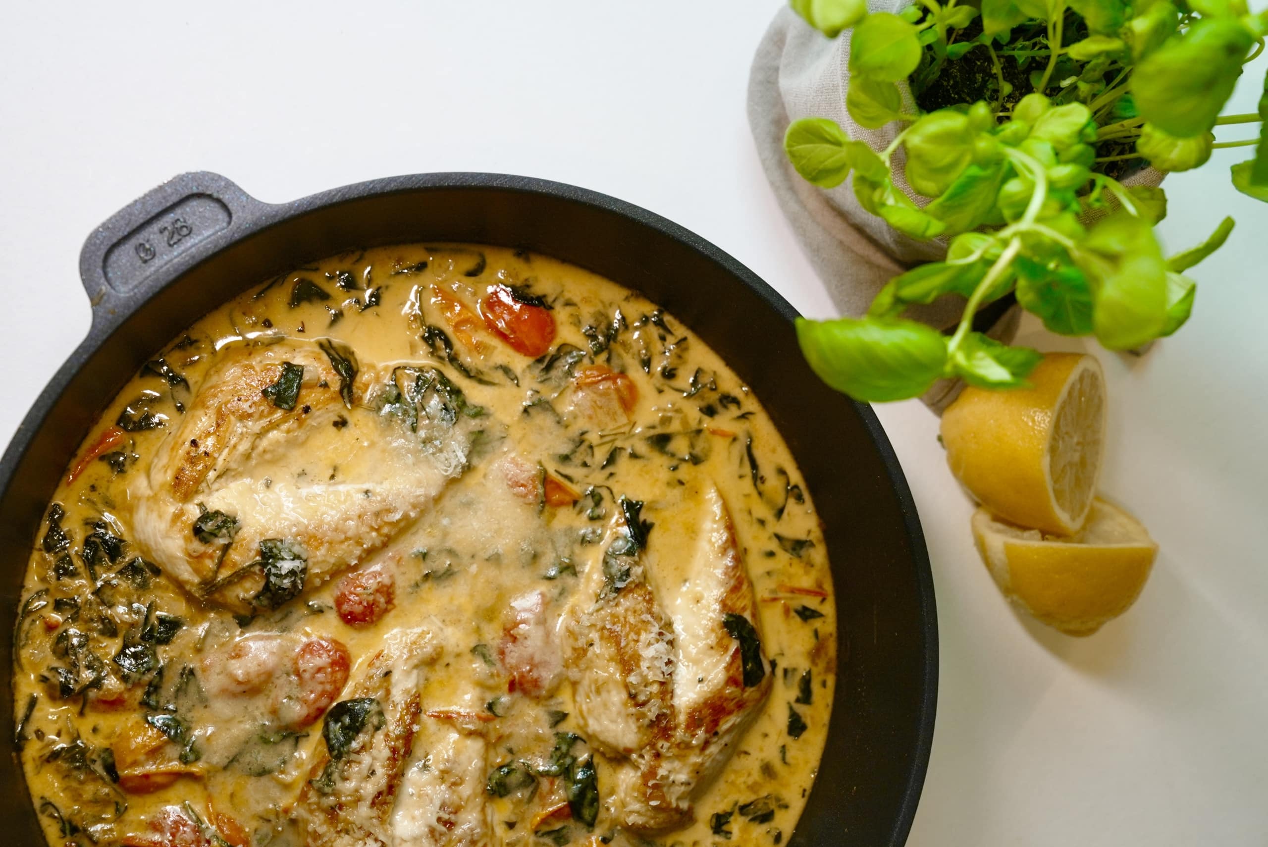Cremiges Hähnchen mit Spinat und Tomaten (Tuscan-Style)