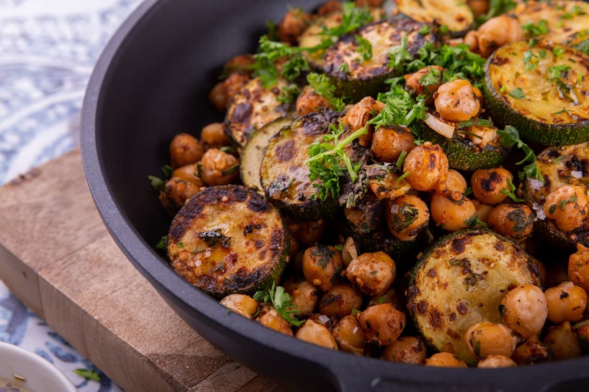 Zucchini Kichererbsen Pfanne