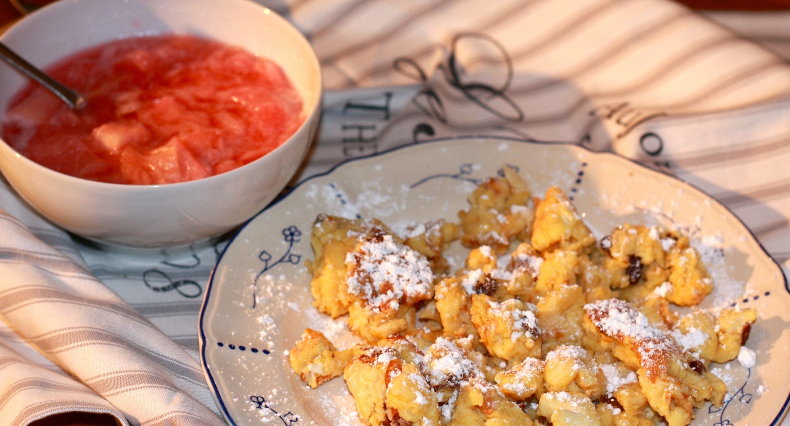 Kaiserschmarrn mit Rhabarberkompott