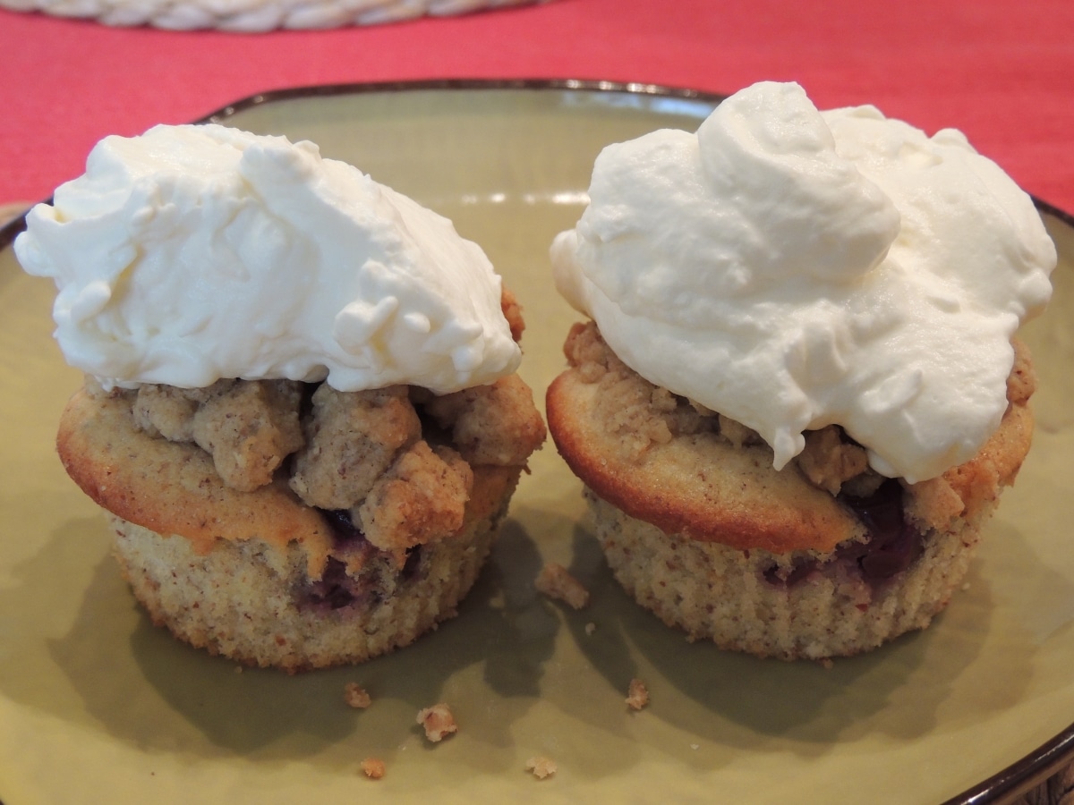 Cherry-Crumble Cupcakes