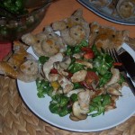 Feldsalat mit Putenbruststreifen und Piggy-Brötchen