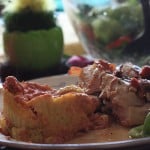 Hähnchenbrust mit Schinken ummantelt und Polenta Ricotta