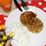 Kartoffelpuffer mit grünem Spargel und Karotten verfeinert