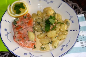 Lachs in Minzsauce mit Gnocchi