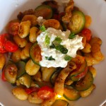 Gnocchi Pfanne mit Feta-Dip