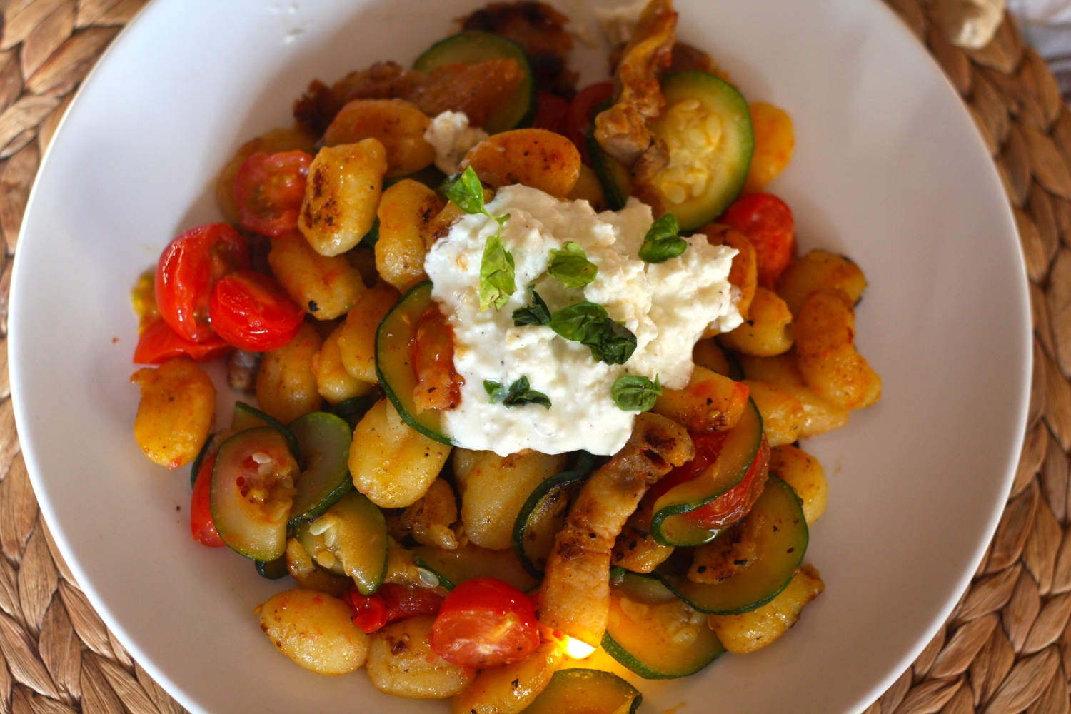 Gnocchi Pfanne mit Feta-Dip