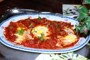 Tajine mit Merguez und Eier