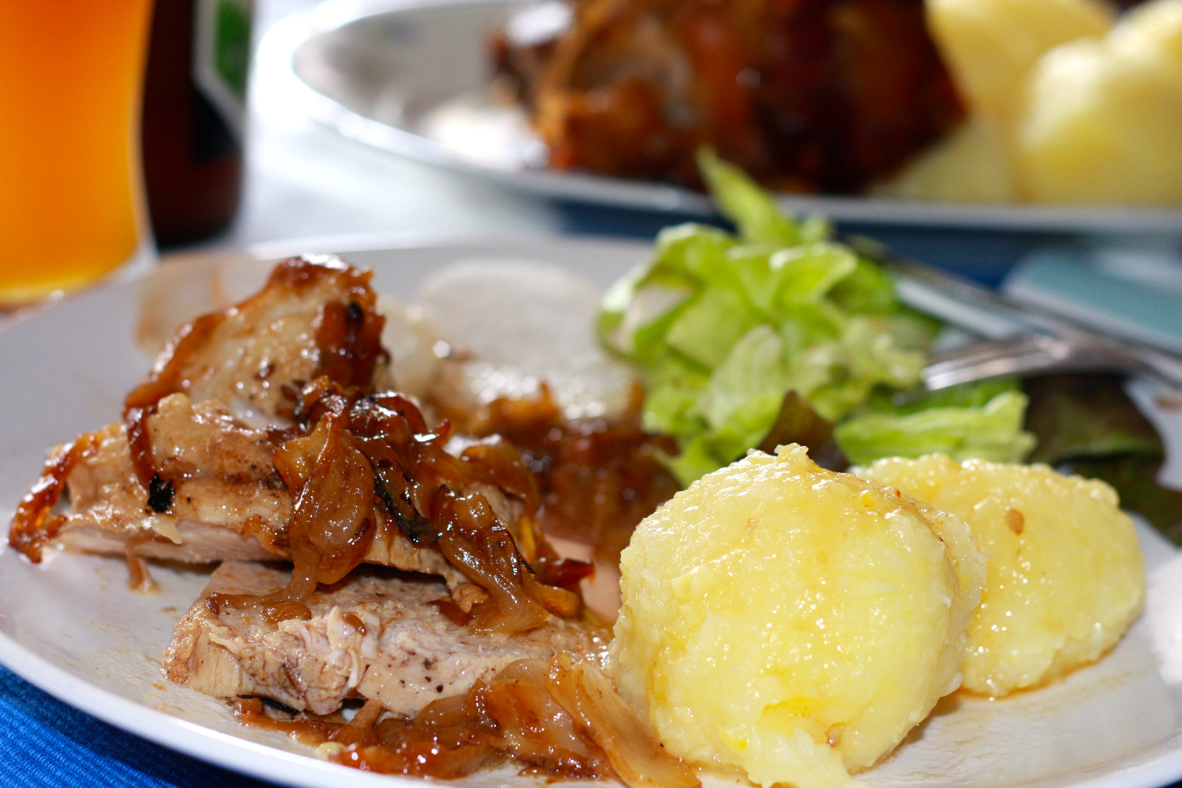 Schweinebraten mit Klößen