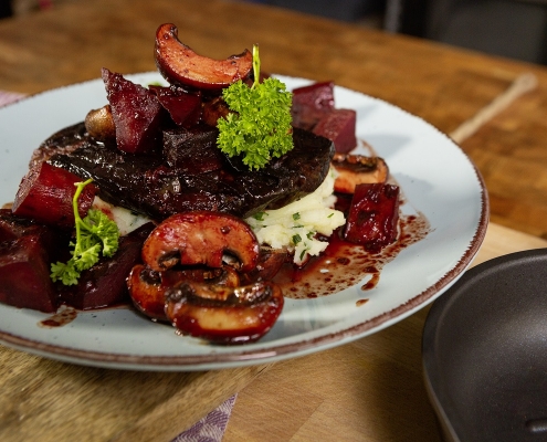 Gundel-Pfannen-Timo-Franke-Auberginen-Steak