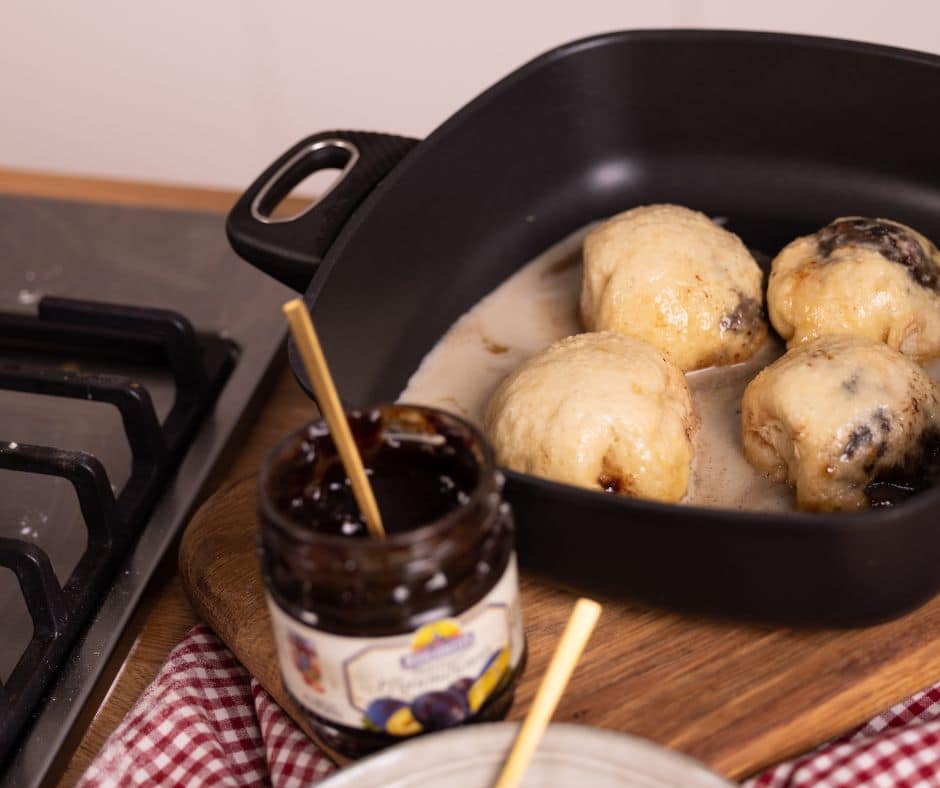 Germknödel mit Zwetschgenmus