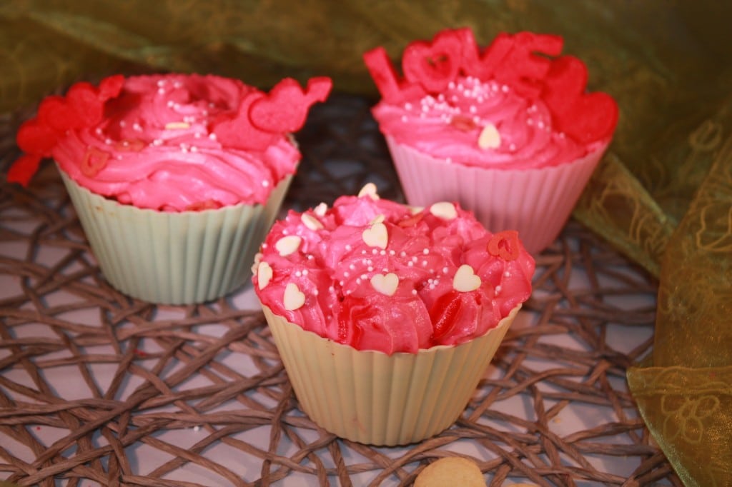Vanille Cupcake mit Kirschfüllung