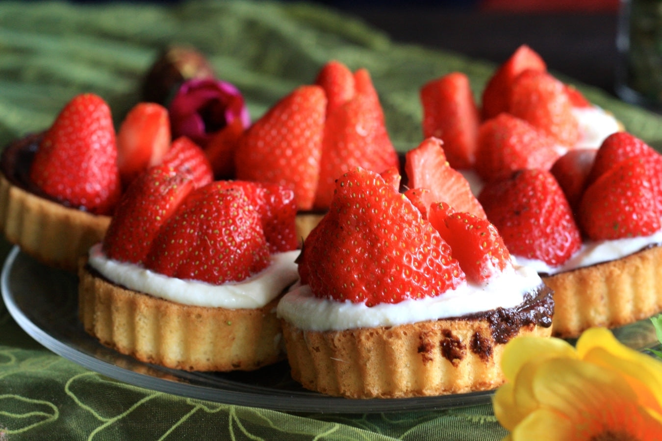 Schokoladen Ricotta Torteletts mit Erdbeeren
